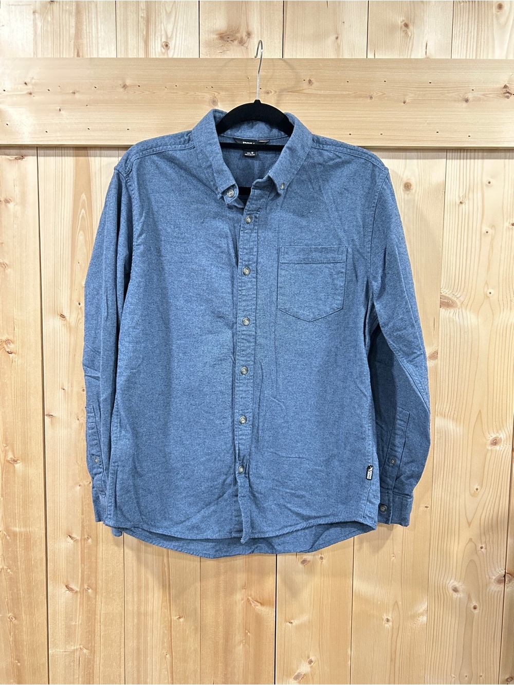Eddie Bauer Men's Chambray Blue Button-Down Field Flannel, Medium Gorpcore Prep